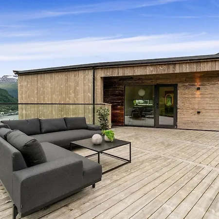 In Villa Stryn
